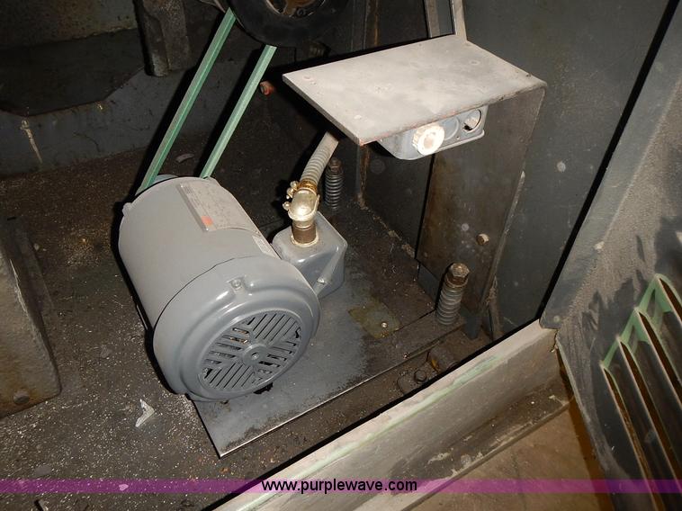 image for item BN9046 Doall V26 vertical bandsaw