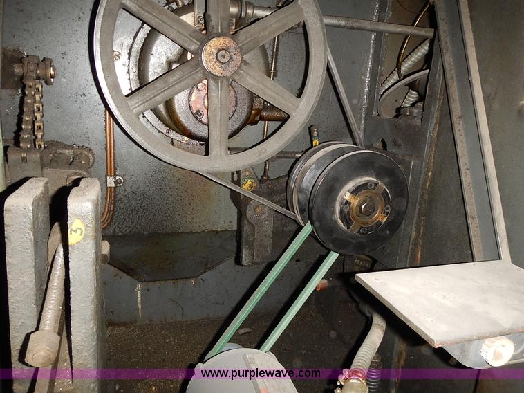 image for item BN9046 Doall V26 vertical bandsaw