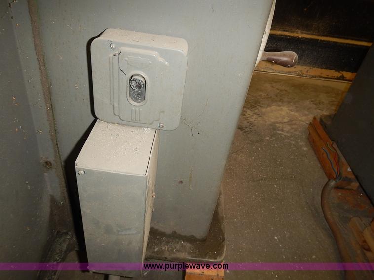 image for item BN9046 Doall V26 vertical bandsaw