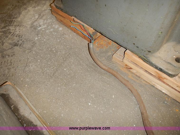 image for item BN9046 Doall V26 vertical bandsaw