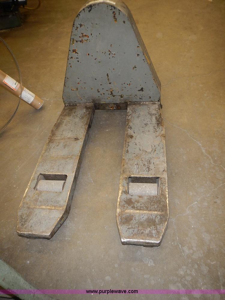 image for item BN9050 Yale pallet jack