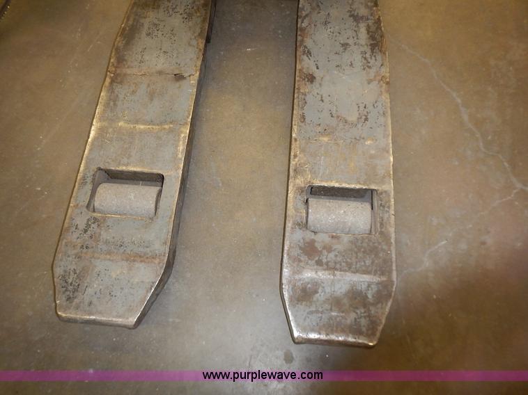 image for item BN9050 Yale pallet jack