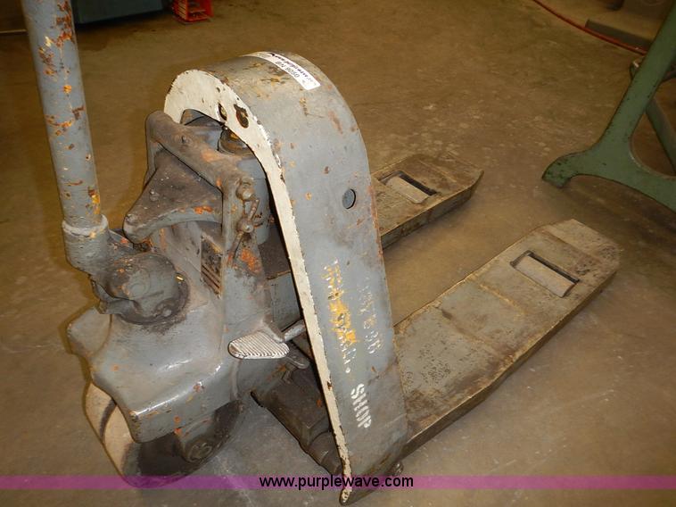 image for item BN9050 Yale pallet jack