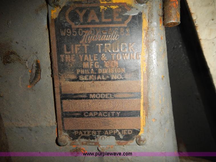 image for item BN9050 Yale pallet jack