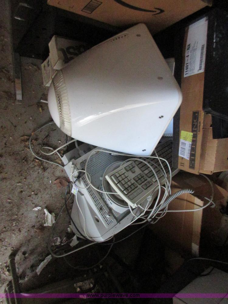 image for item I1811 Assorted items