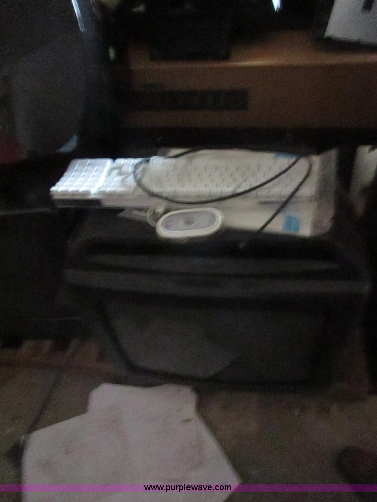 image for item I1811 Assorted items