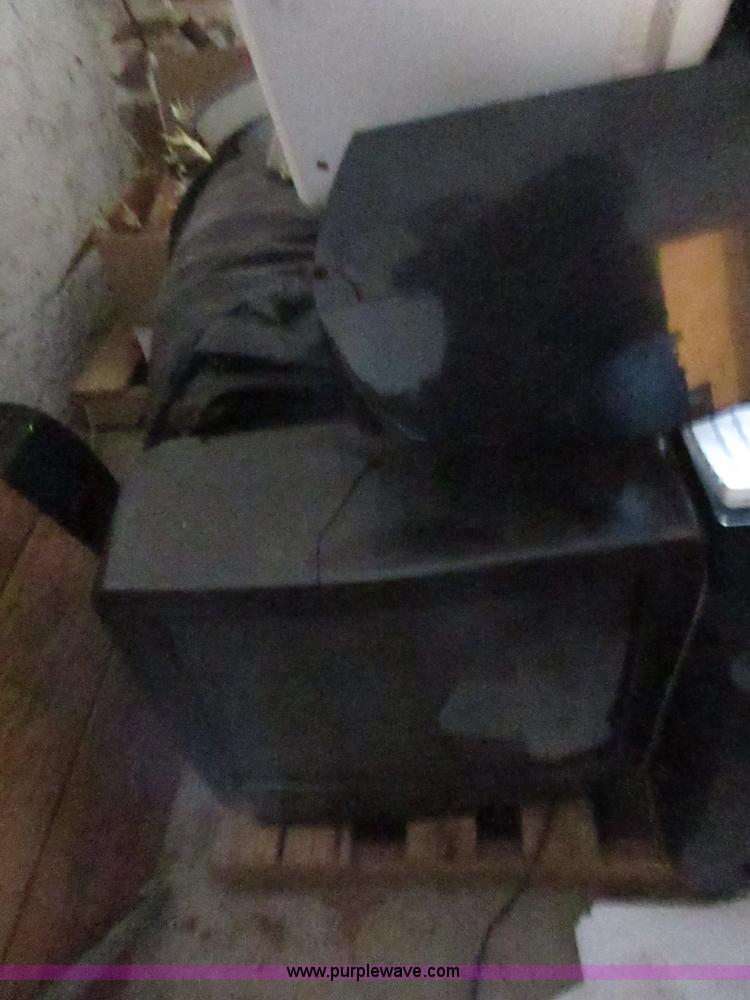 image for item I1811 Assorted items