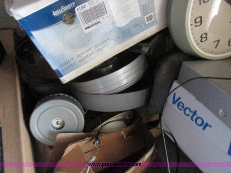 image for item I1811 Assorted items