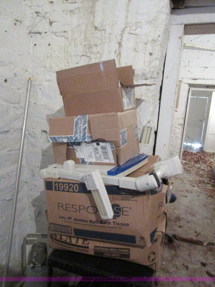 image for item I1811 Assorted items