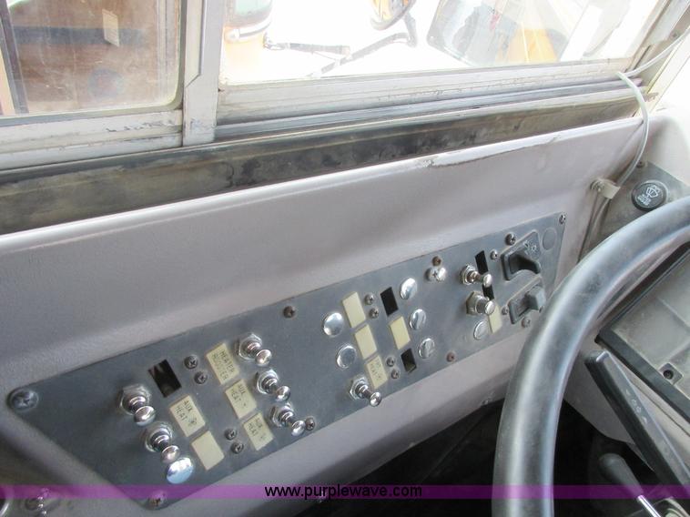 image for item I1812 2000 International Genesis school bus