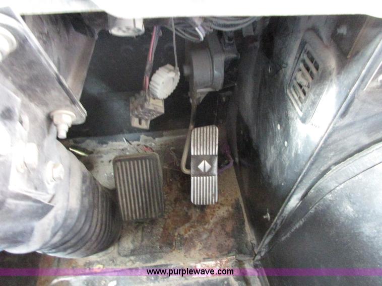 image for item I1812 2000 International Genesis school bus