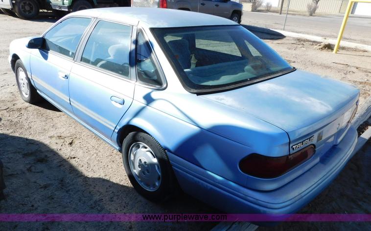image for item J6829 1995 Ford Taurus GL