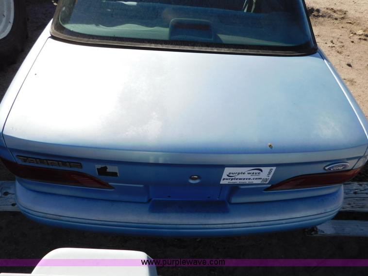 image for item J6829 1995 Ford Taurus GL