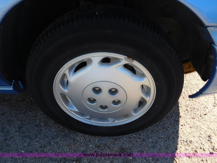 image for item J6829 1995 Ford Taurus GL