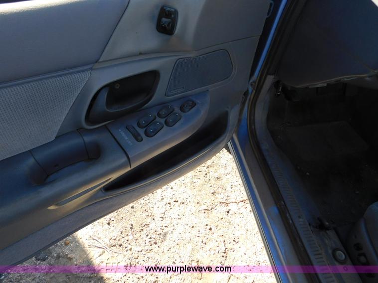 image for item J6829 1995 Ford Taurus GL