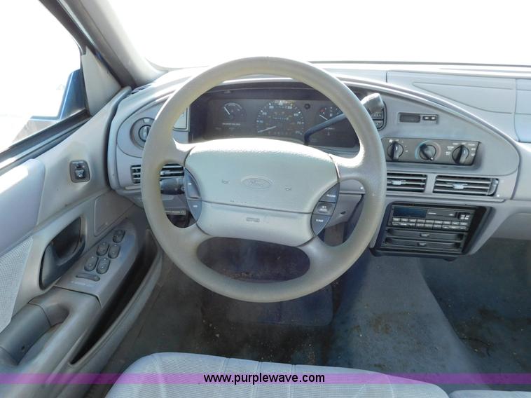 image for item J6829 1995 Ford Taurus GL