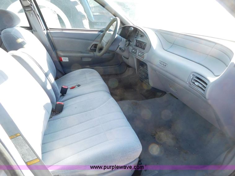 image for item J6829 1995 Ford Taurus GL