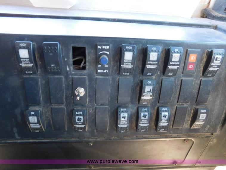 image for item J7413 1997 International 3800 school bus