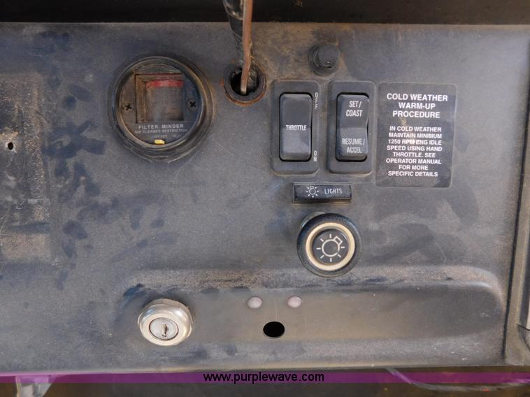 image for item J7413 1997 International 3800 school bus