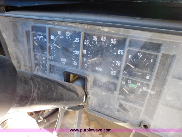 image for item J7413 1997 International 3800 school bus