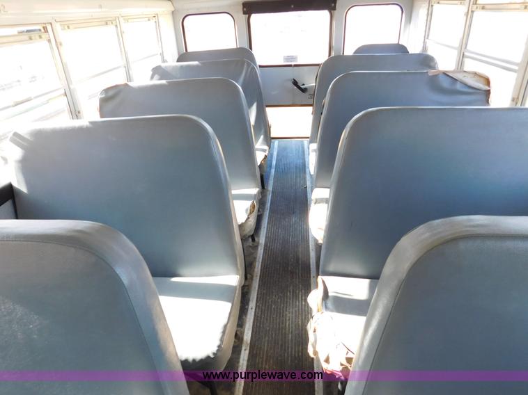 image for item J7413 1997 International 3800 school bus