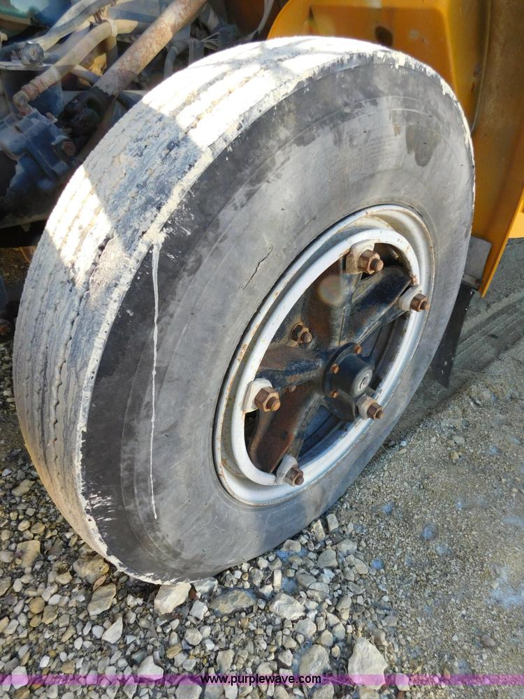 image for item J7413 1997 International 3800 school bus