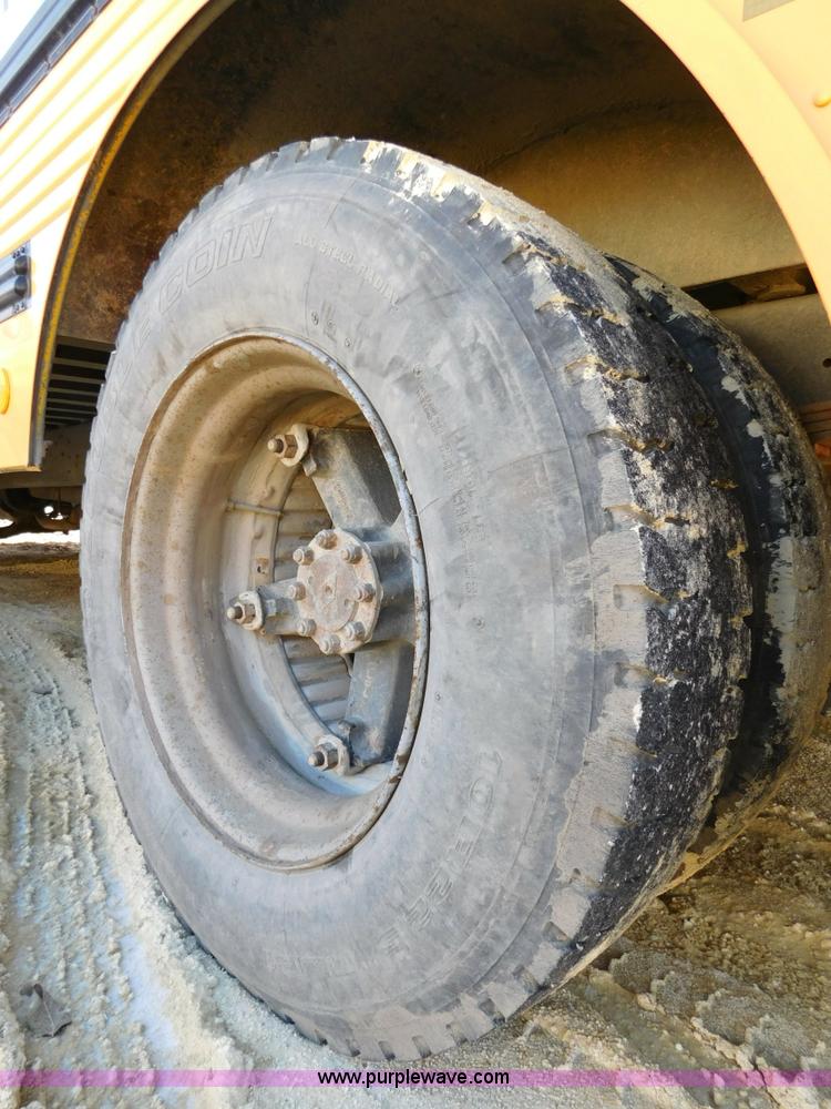 image for item J7413 1997 International 3800 school bus