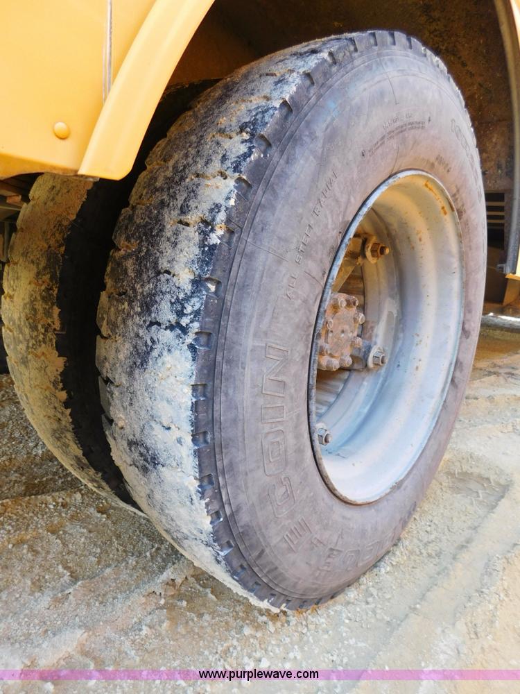 image for item J7413 1997 International 3800 school bus