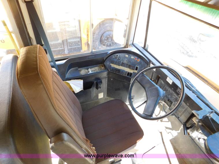 image for item J7414 1998 International 3800 school bus