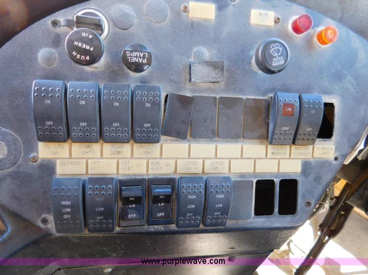 image for item J7414 1998 International 3800 school bus