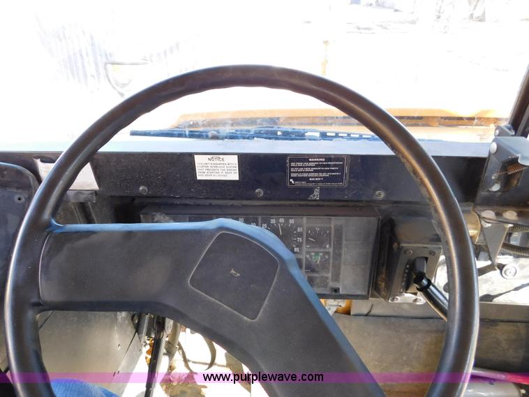 image for item J7414 1998 International 3800 school bus
