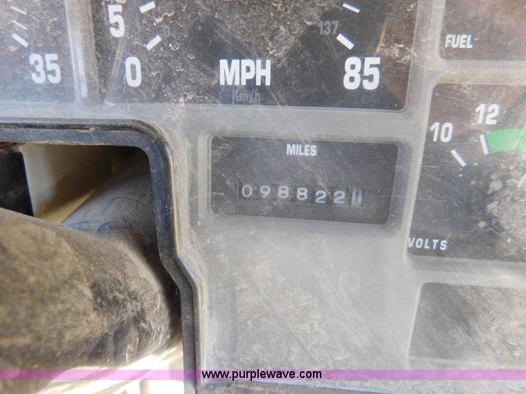 image for item J7414 1998 International 3800 school bus