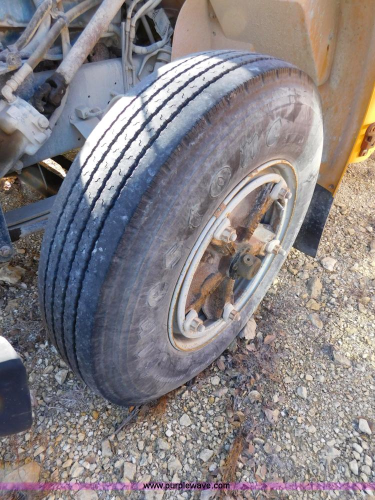 image for item J7414 1998 International 3800 school bus