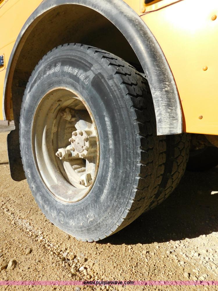 image for item J7414 1998 International 3800 school bus