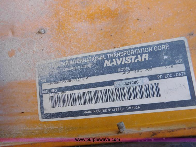 image for item J7414 1998 International 3800 school bus