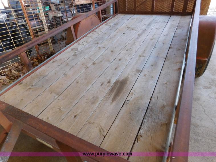 image for item J7422 1999 Flatbed trailer