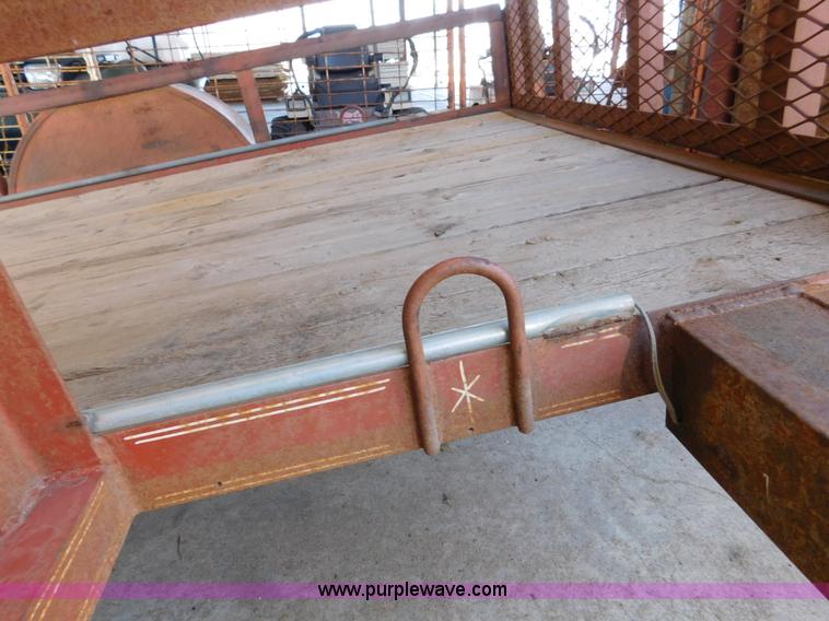 image for item J7422 1999 Flatbed trailer