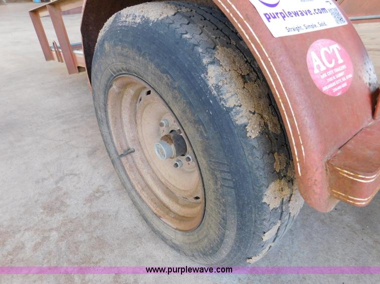 image for item J7422 1999 Flatbed trailer