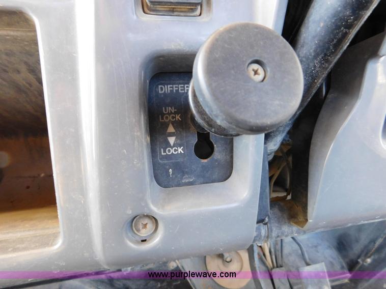 image for item J7424 2003 Kawasaki Mule 3010 utility vehicle