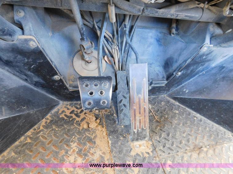 image for item J7424 2003 Kawasaki Mule 3010 utility vehicle