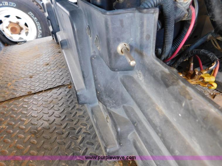 image for item J7424 2003 Kawasaki Mule 3010 utility vehicle