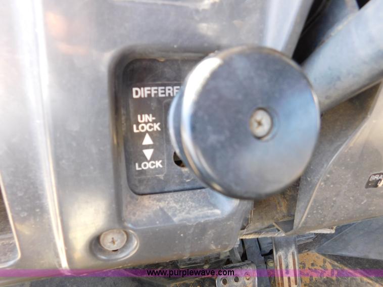 image for item J7425 2005 Kawasaki Mule 3010 utility vehicle