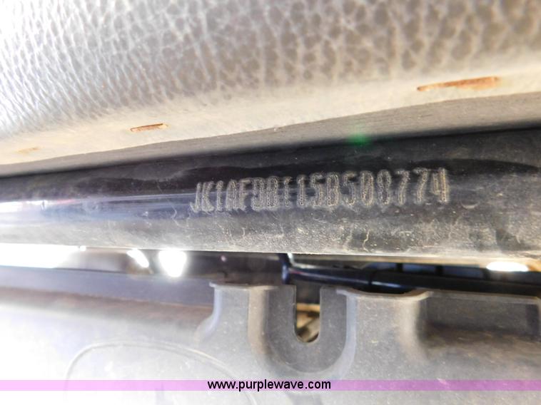 image for item J7425 2005 Kawasaki Mule 3010 utility vehicle