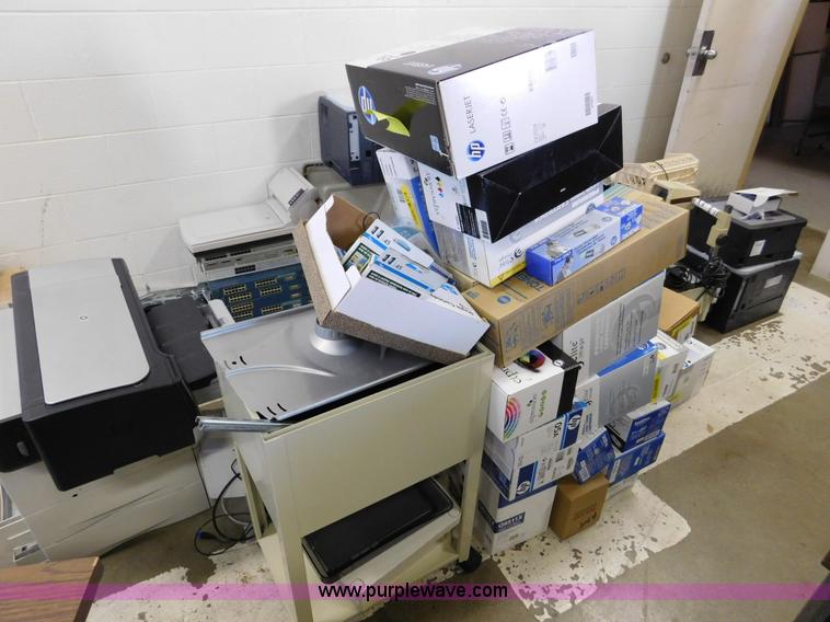 image for item J7430 Assorted items