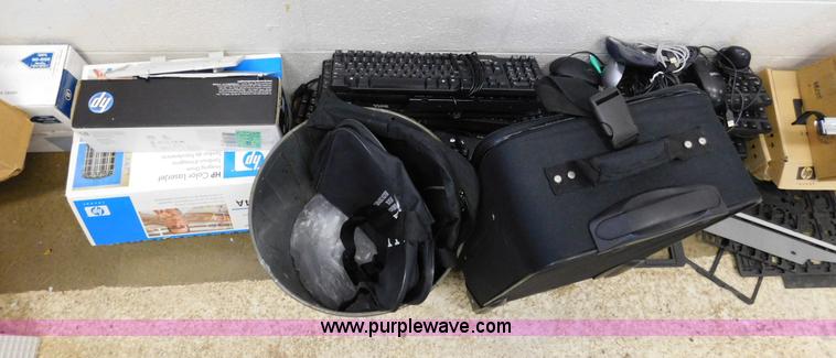 image for item J7430 Assorted items