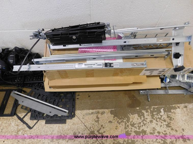 image for item J7430 Assorted items