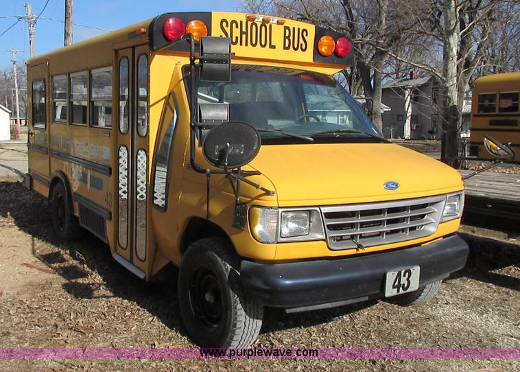 image for item J7662 1995 Ford Econoline E350 school bus