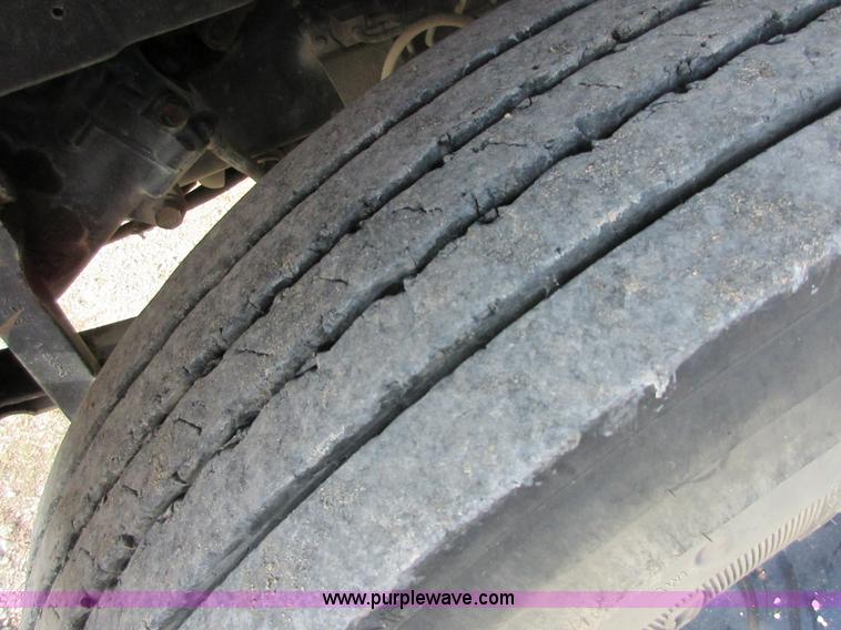 image for item J7663 1998 International 3800 school bus