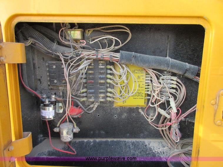 image for item J7663 1998 International 3800 school bus