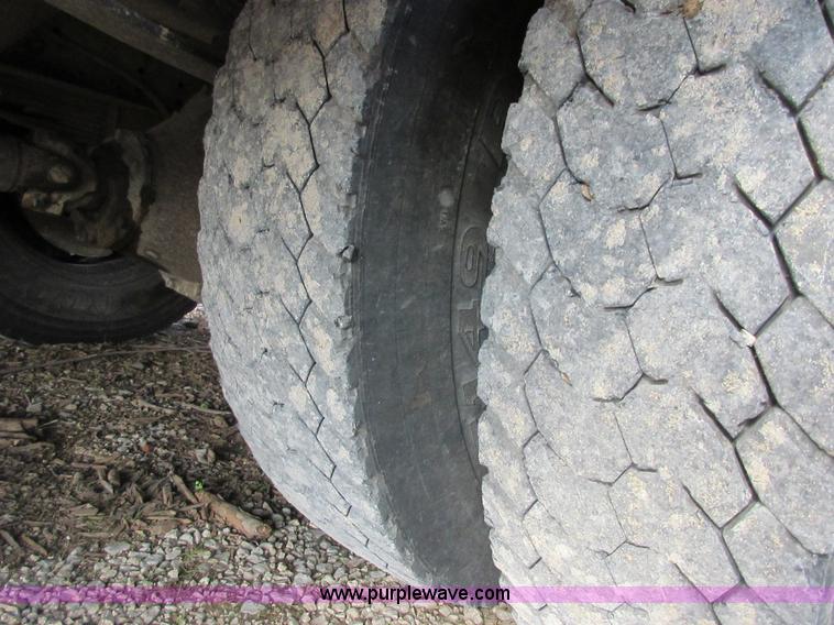 image for item J7663 1998 International 3800 school bus